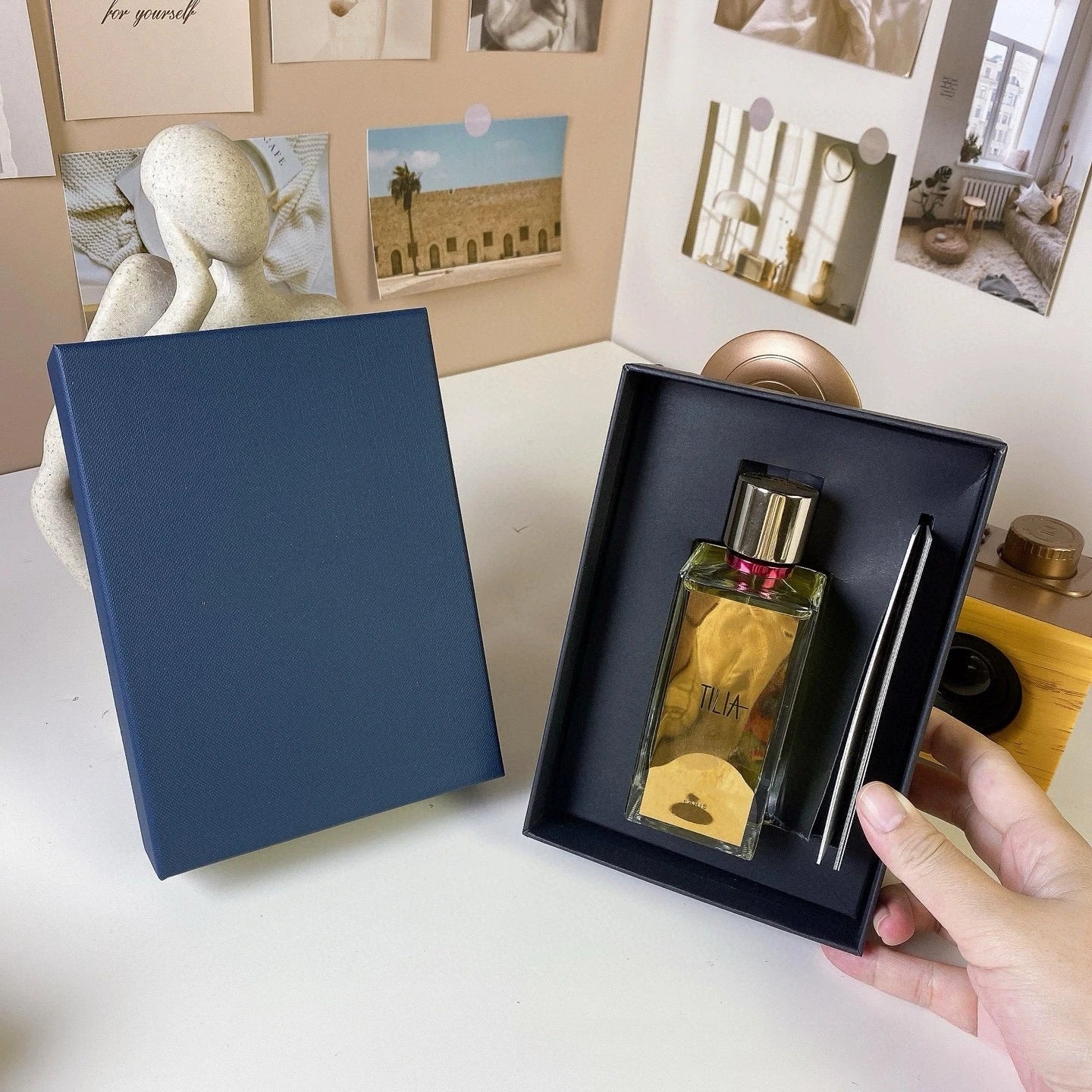 100ml Luxury Eau De Parfum – Long Lasting Floral Fragrance for Men & Women